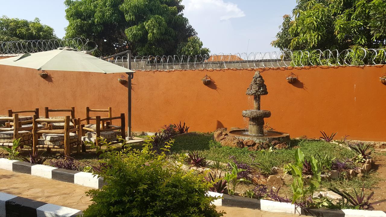 Phenicia Motel Entebbe Exterior foto